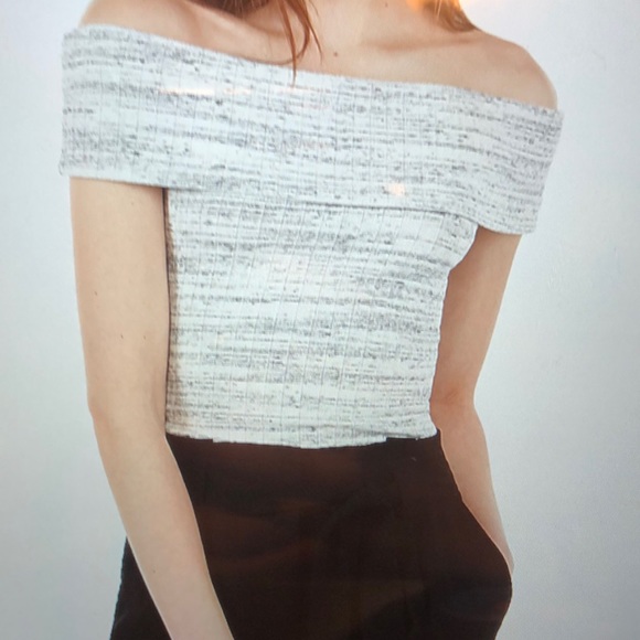 Express Ribbed Off The Shoulder Tee - Picture 5 of 5